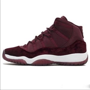 Burgundy Jordan 11’a